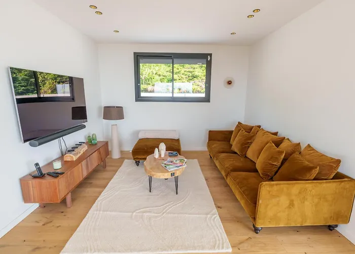 Superbe Maison 4ch Proche De La Avec Piscine