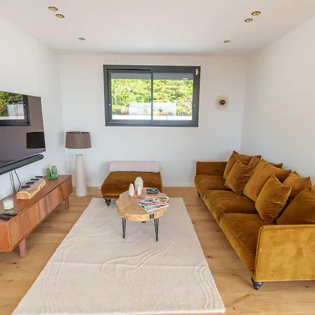 Superbe Maison 4ch Proche De La Avec Piscine